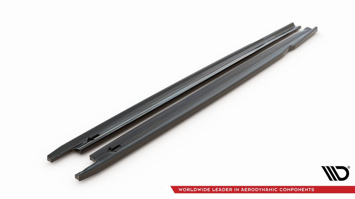 Detaljbilde av blank sort sideskjørt diffuser til Skoda Octavia RS Mk4
