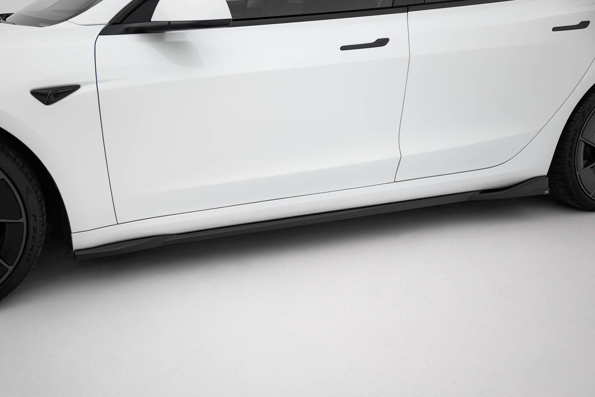 Sideskjørt diffusers V.1 i blank sort til Tesla Model 3 Performance Mk1 Facelift