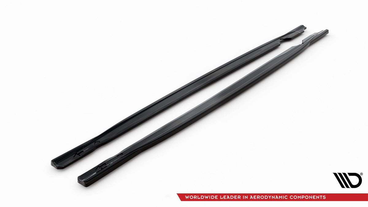 Profilbilde av Golf R Mk8 med sideskjørt diffusers i blank sort