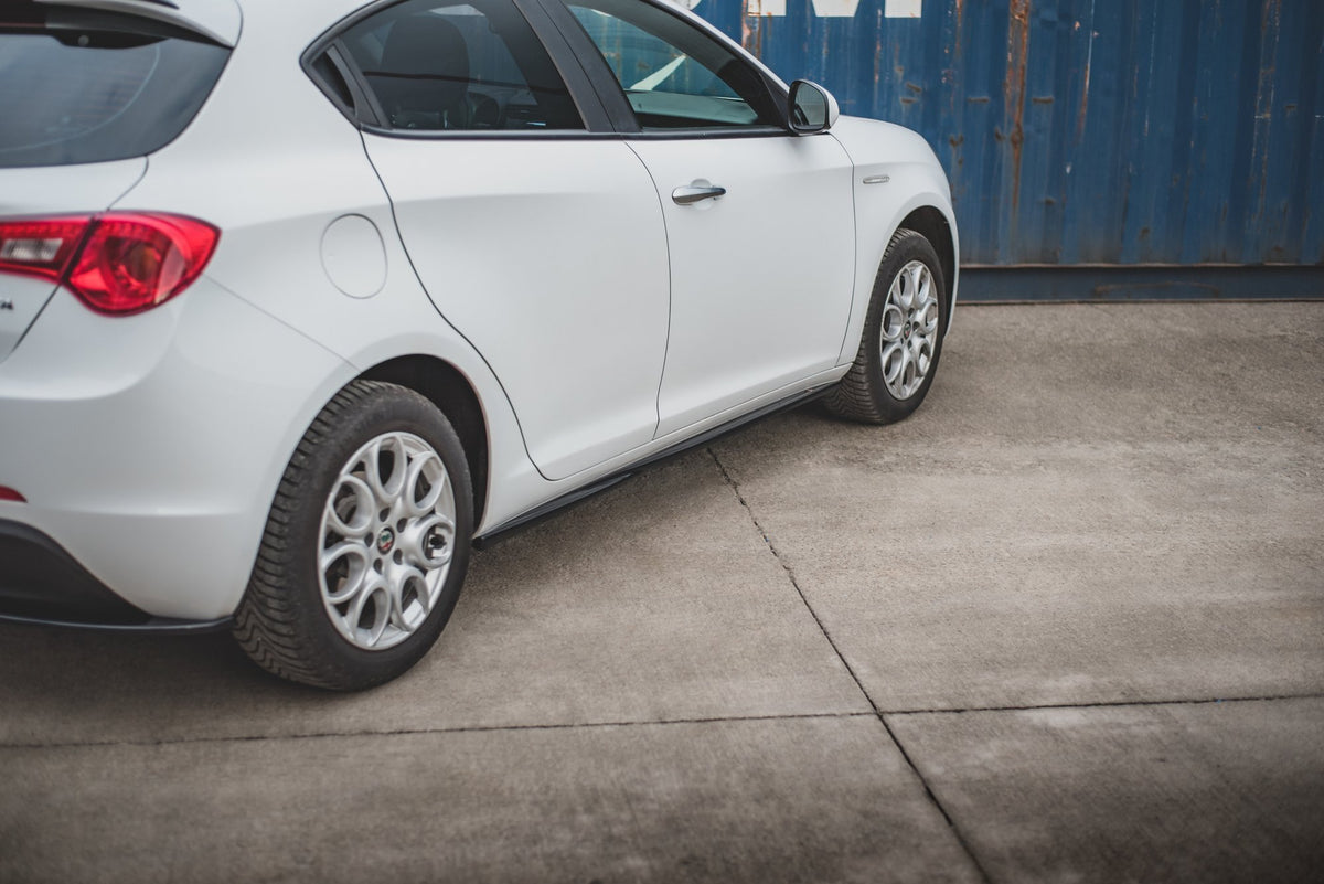 Alfa Romeo Giulietta med sideskjørt diffuser V.2 fotografert i skrå vinkel