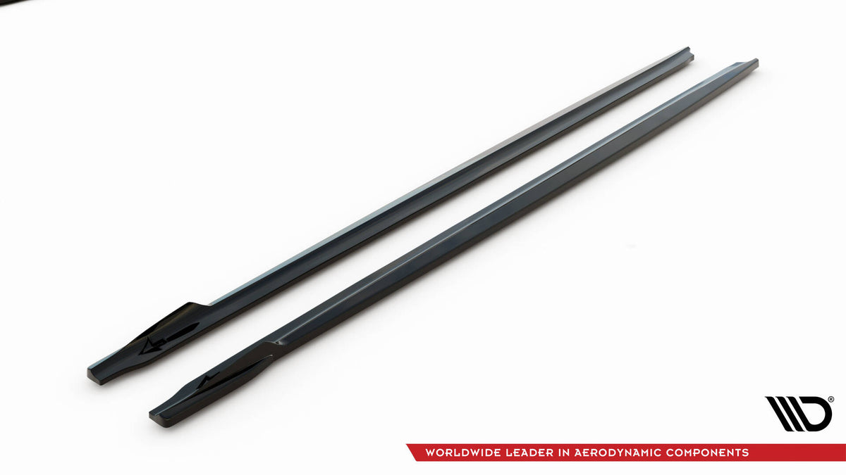 Detalj av blank sort overflate på BMW M550i sideskjørt diffuser
