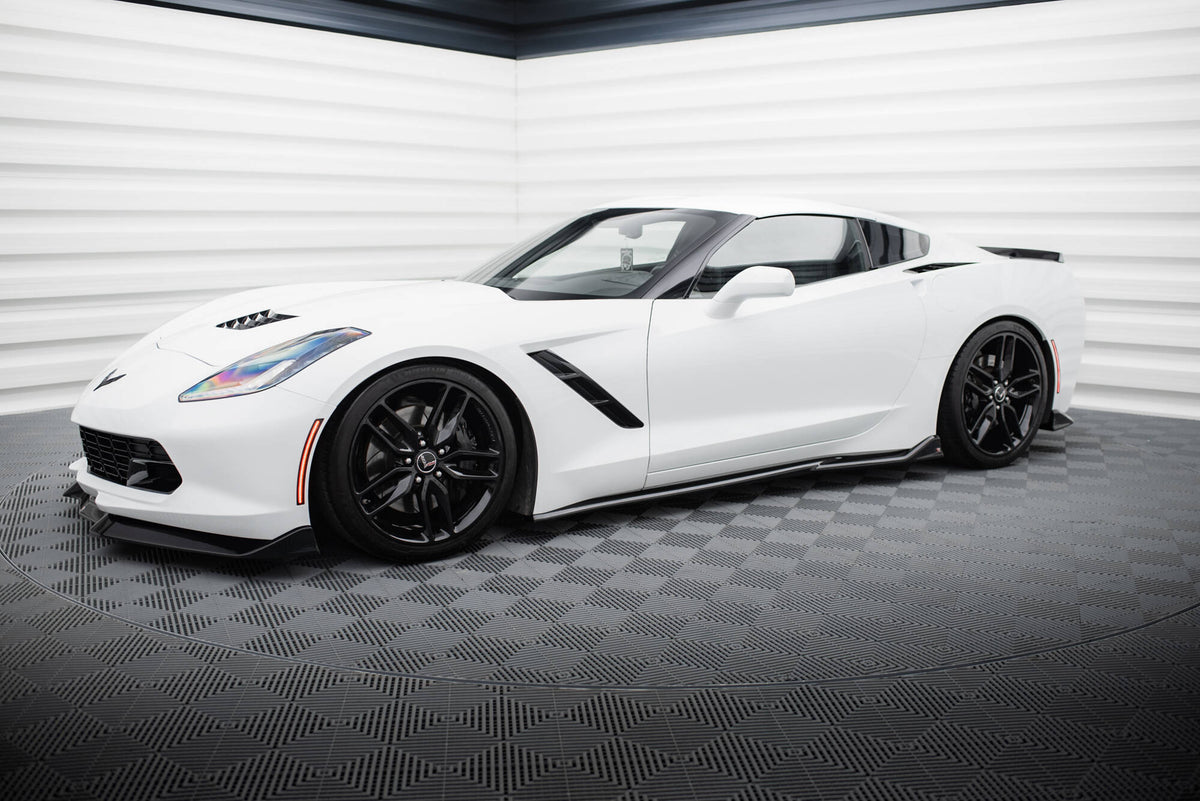 Maxton Design sideskjørt montert på Chevrolet Corvette C7 sett fra siden