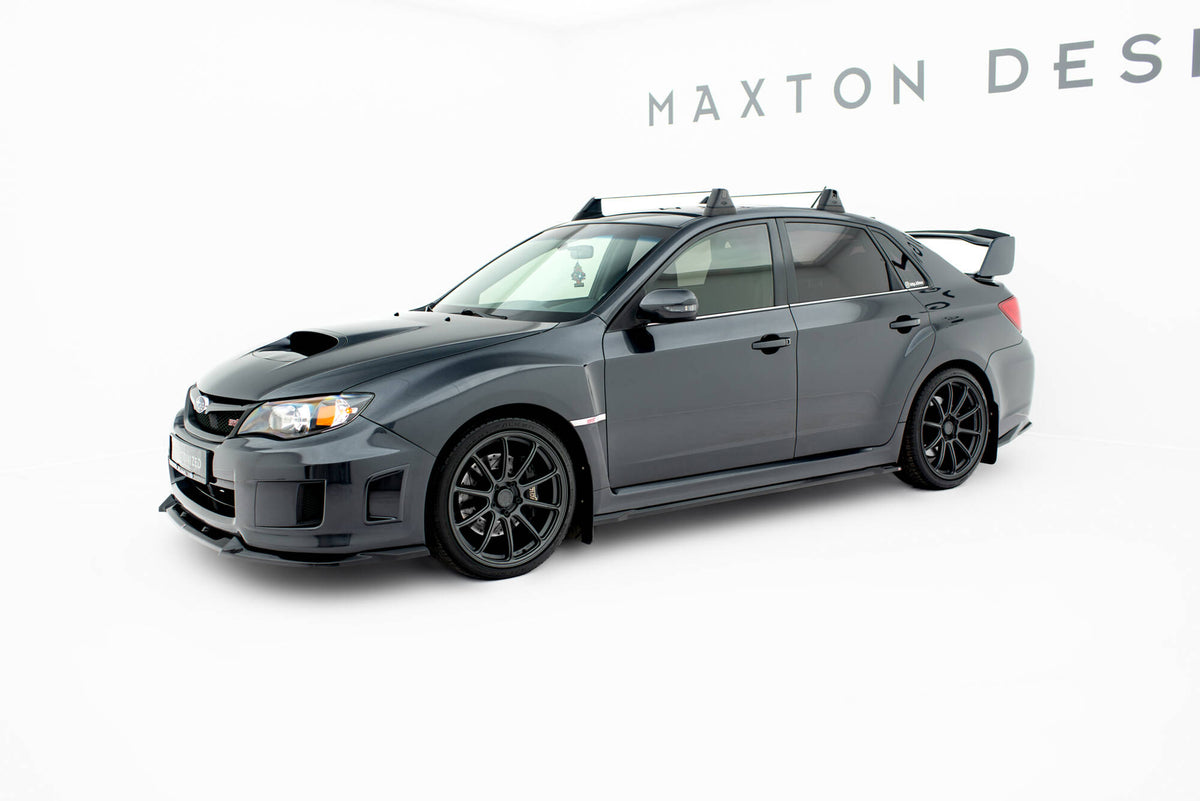 Nærbilde av sideskjørt diffusor V.2 i strukturert svart for Subaru Impreza WRX STI