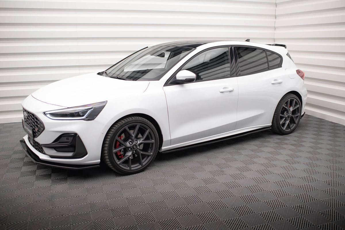 Sideskjørt diffuser montert på Ford Focus ST-Line Mk4 Facelift