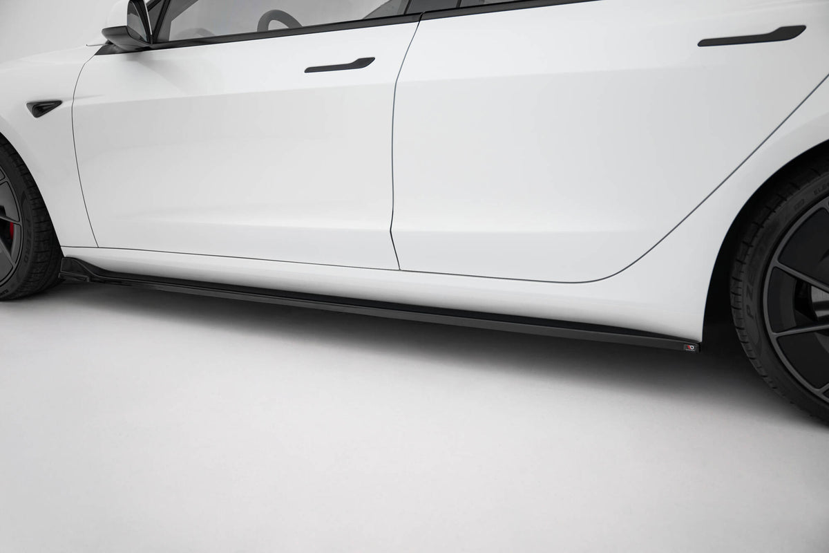Sideskjørt diffusers til Tesla Model 3 Performance sett fra siden