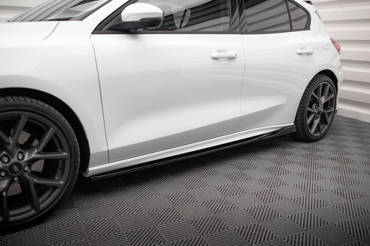 Sideskjørt diffusers i blank sort ABS til Ford Focus ST Mk4 Facelift