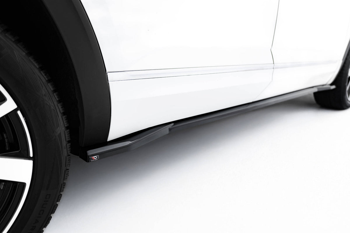 Nærbilde av sideskjørt-diffusor i ABS-plast til VW Atlas R-Line