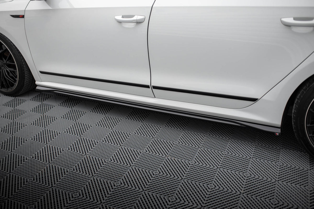 Maxton Design sideskjørt diffusorer for Passat GT B8 Facelift lagt ut sett ovenfra