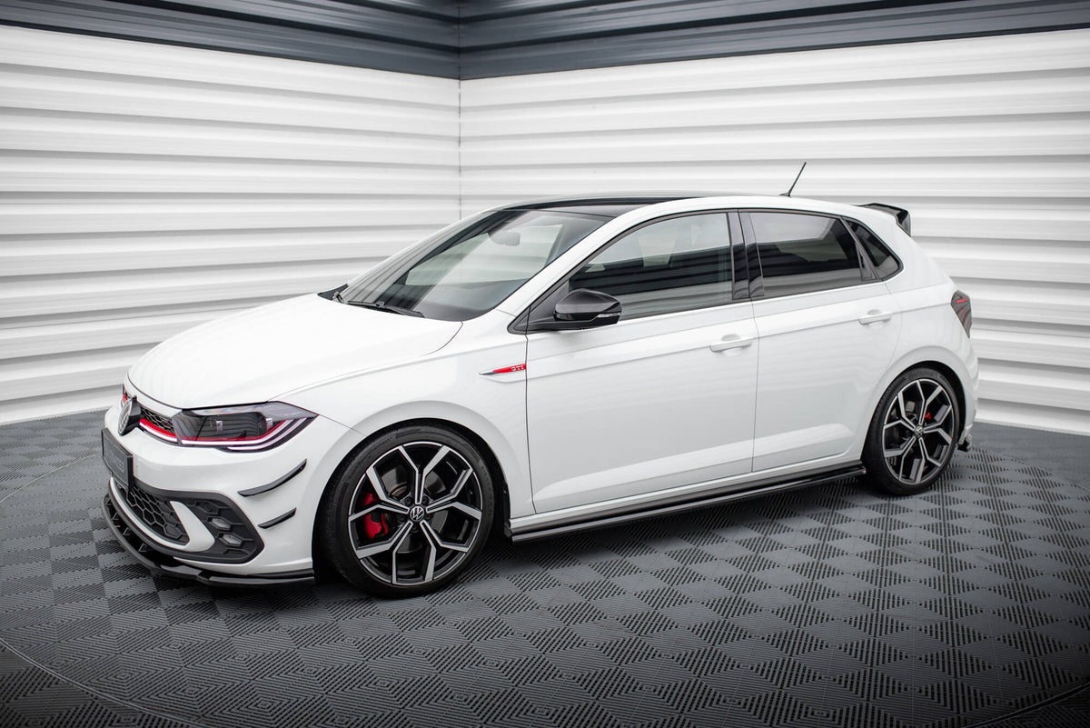 Sideskjørtutvidelse montert på Volkswagen Polo GTI Facelift, sidevinkel