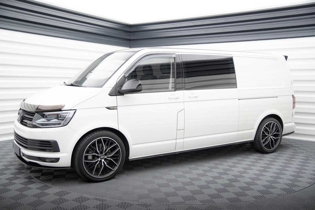 Sideskjørt VW T6 Long Facelift sett fra siden i sort ABS-plast