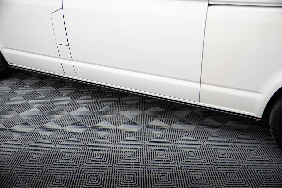M-Maxton sideskjørt montert på VW T6.1 Long hvit Transporter