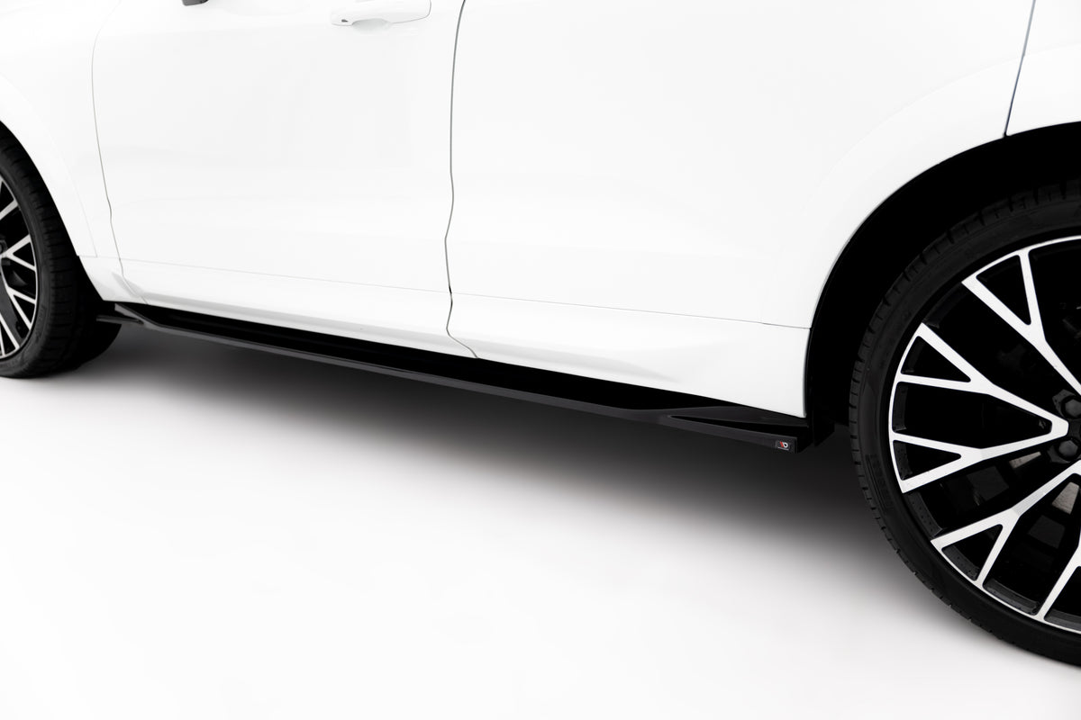Sideskjørt Volvo XC60 MK2 R-Design sett fra siden på montert bil