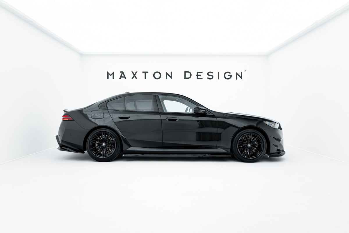 M-Maxton sideskjørt til BMW M5 G90 Touring, glanssvart finish, venstre side