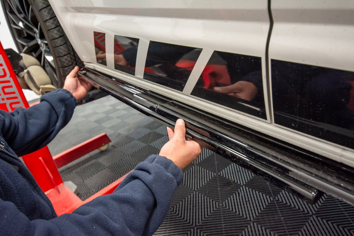 Sideskjørt diffuser VW T6 med monteringsvisning forfra
