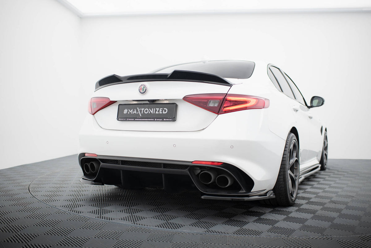 Nærbilde av Spoiler Cap 3D i sort finish for Alfa Romeo Giulia