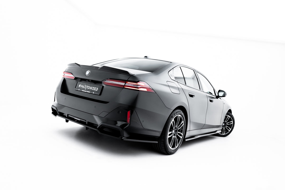 Spoiler BMW 5 G60 M-Pakke RS fra Maxton – sidevinkel, sort lakkert ABS-plast