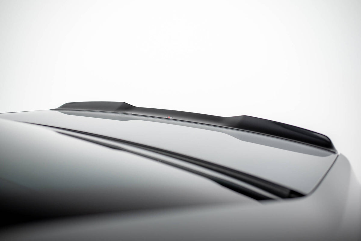 Spoiler Cap 3D BMW 7 G11/G12 montert på sort sedan, bakfra