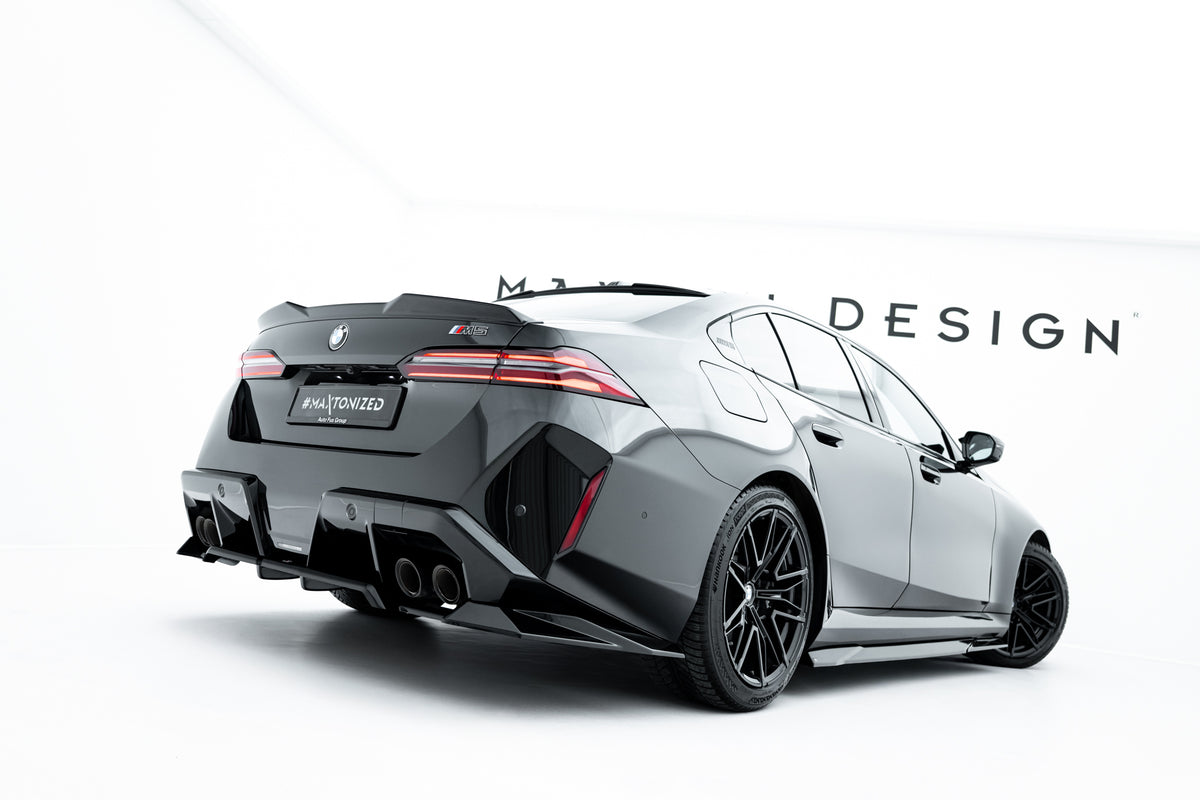 Nærbilde av Spoiler Cap 3D til BMW M5 Sedan G90 i Gloss Black ABS-plast