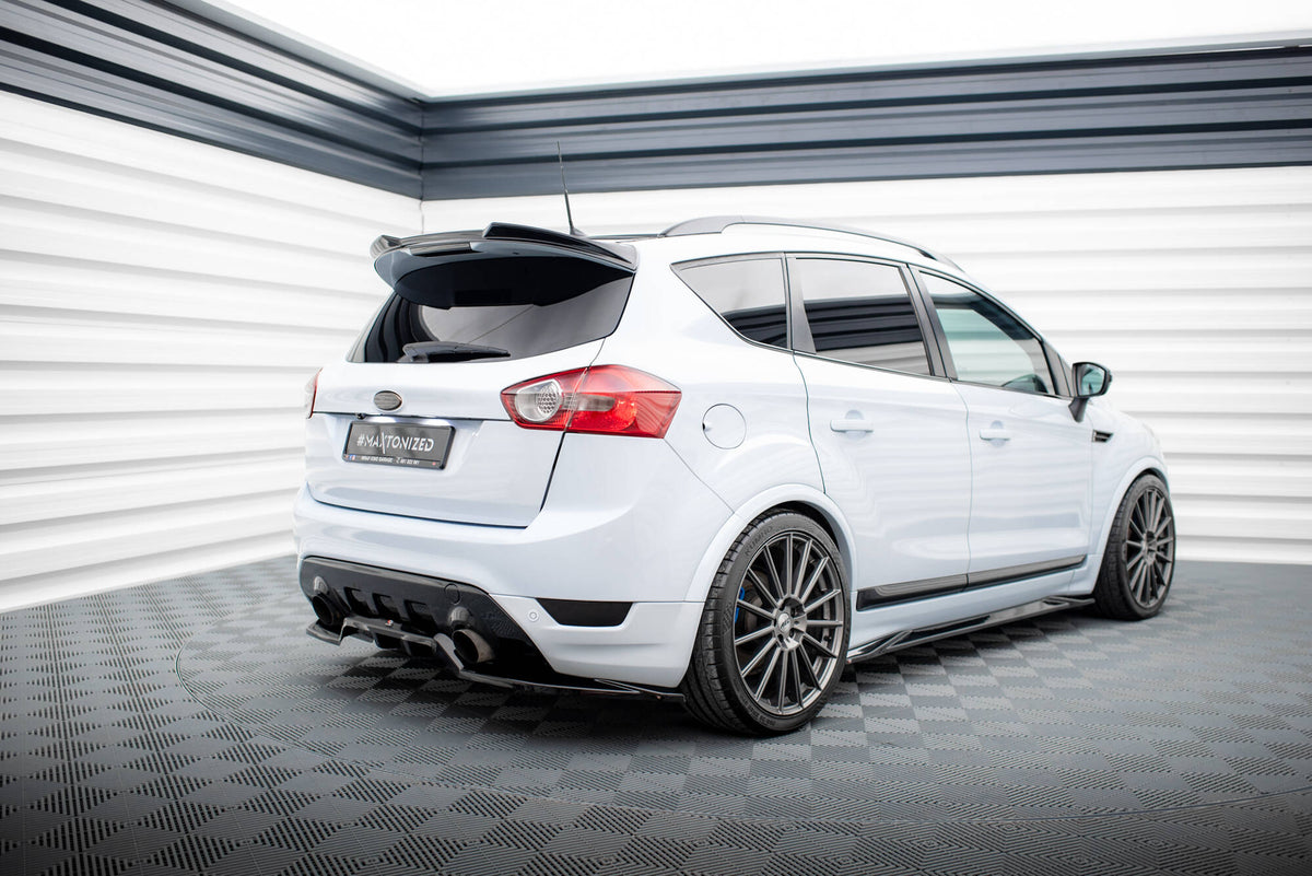 Nærbilde av 3D-profilen på spoiler cap i ABS-plast for Ford Kuga ST