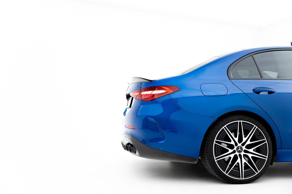 Maxton spoiler cap montert på Mercedes C 43 AMG-Line W206 Sedan, bakvinkel