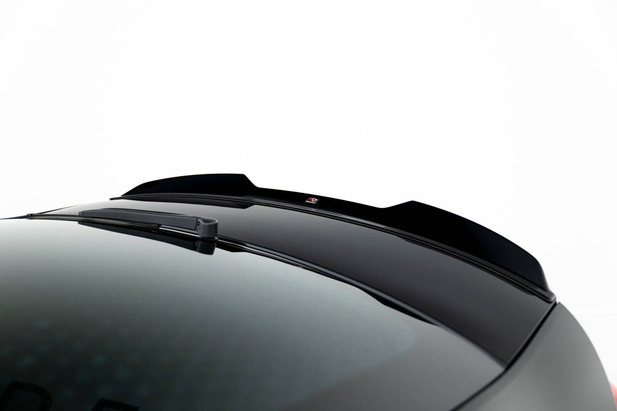 Maxton Design hekspoiler montert på Skoda Octavia Liftback, skrå vinkel fra siden
