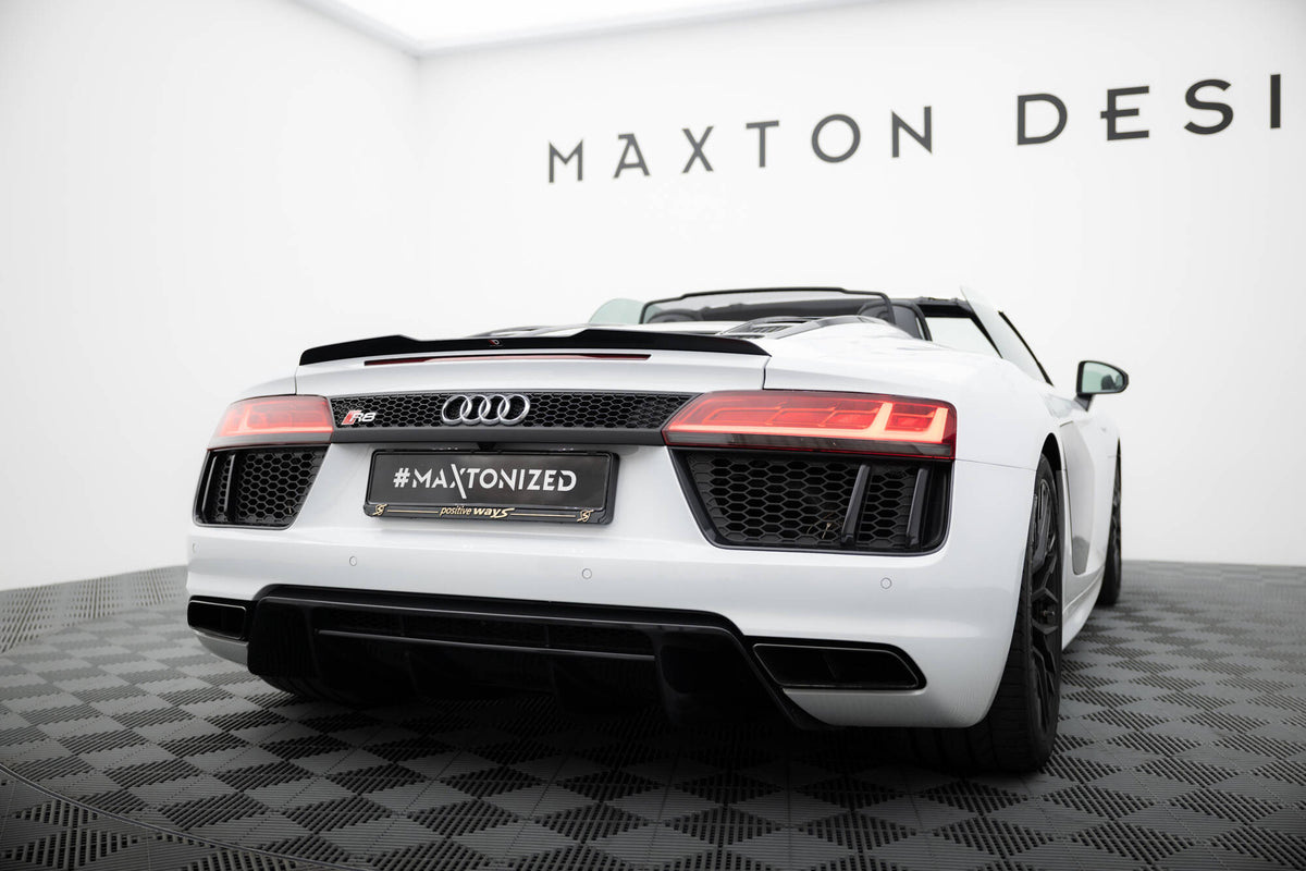 Maxton Design spoiler cap montert på Audi R8 Spyder, skrå vinkel bakfra