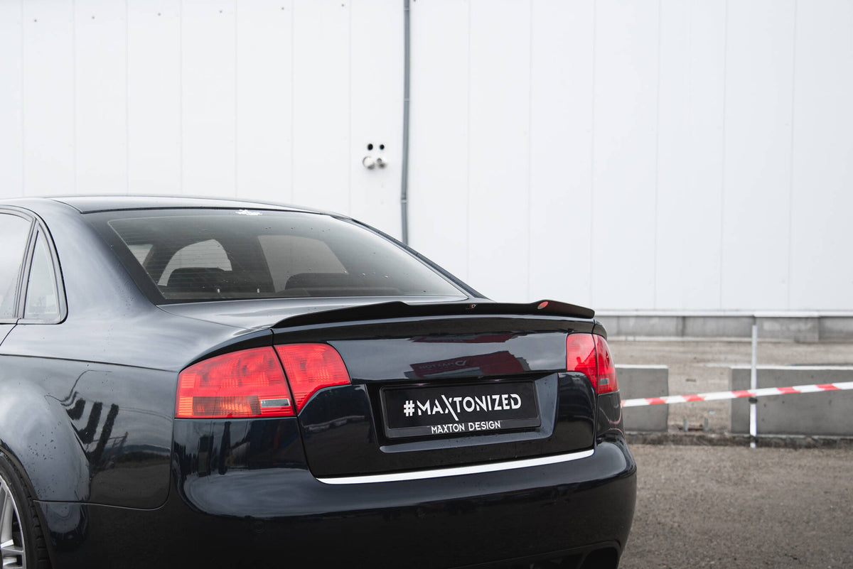 Spoiler cap til Audi RS4 Sedan B7 sett ovenfra i blank svart finish