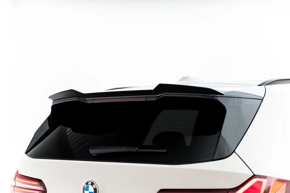 Detaljbilde av 3M-tape på Maxton spoilerkåpe til BMW X3 G45