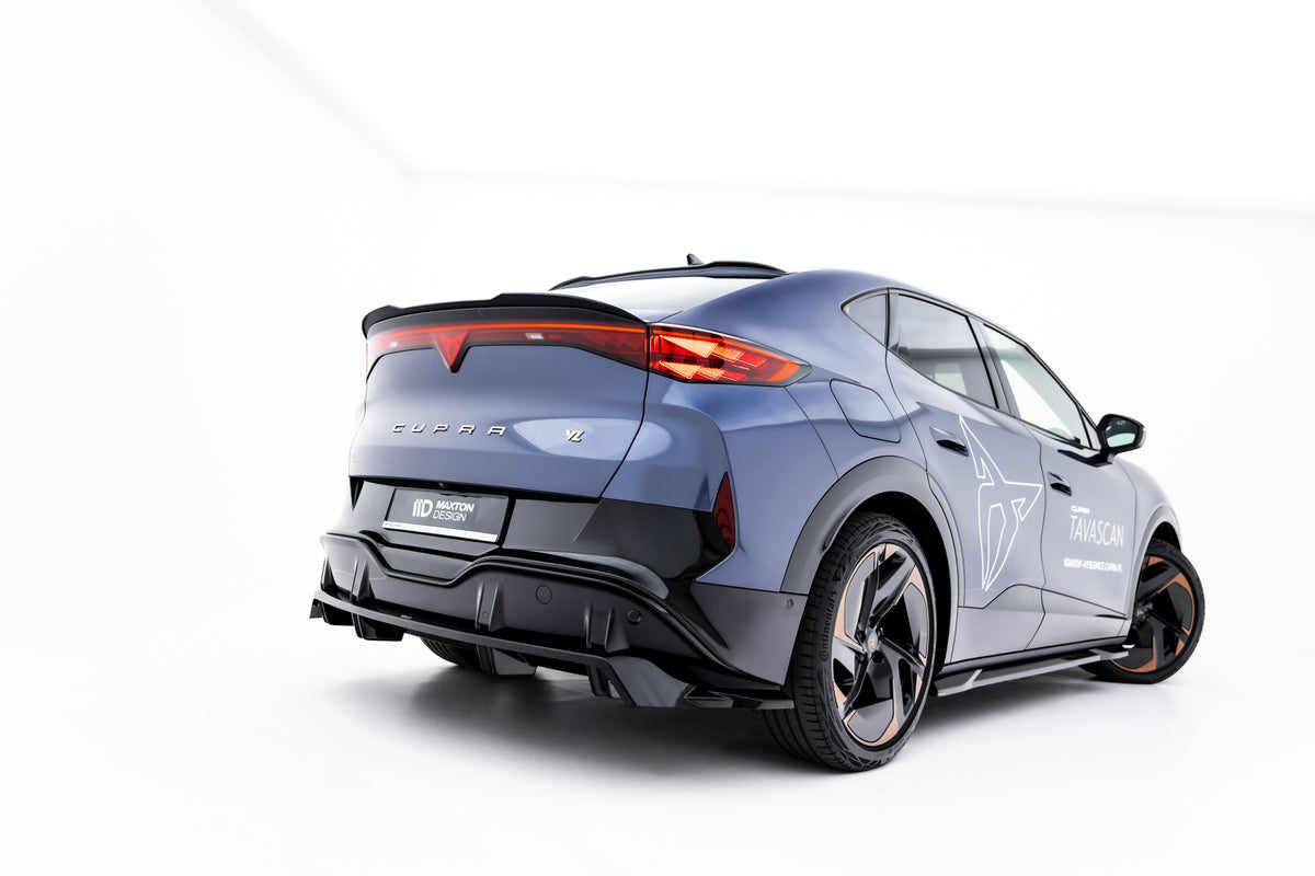 Spoiler Cap i blank sort til Cupra Tavascan Mk1 sett fra siden