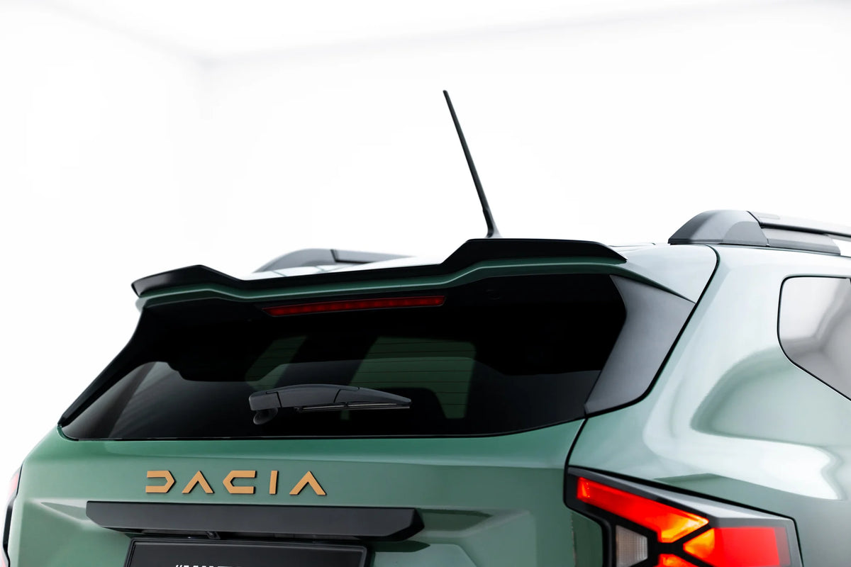 Nærbilde av Maxton Spoiler Cap til Dacia Duster Mk3 i blank sort