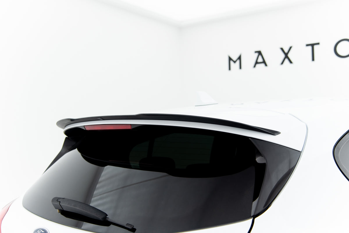 Spoiler cap til Ford Focus MK4 Hatchback i sort finish, sett bakfra