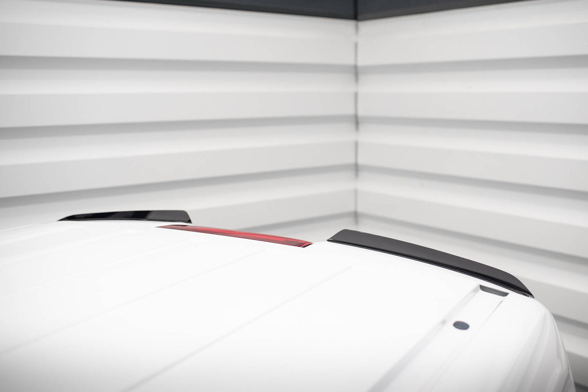 Nærbilde av spoiler cap i ABS-plast for Ford Transit Connect Mk2