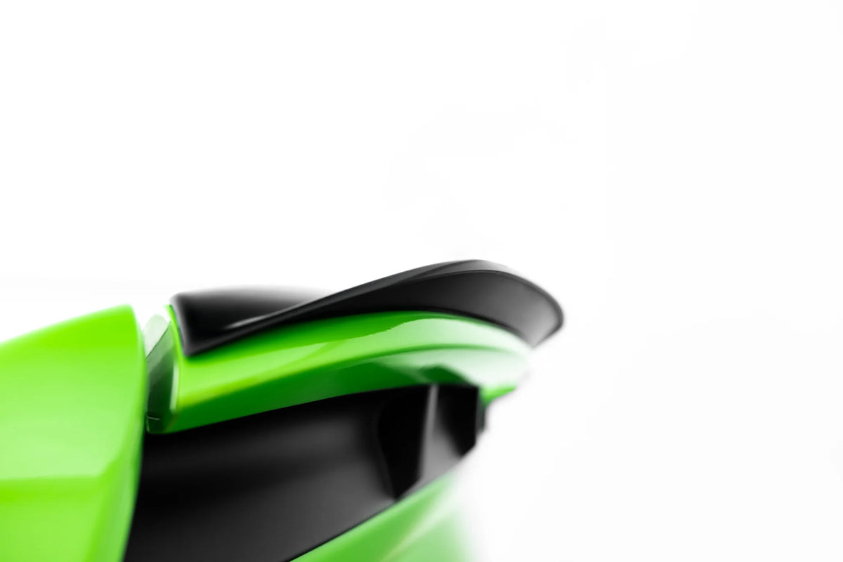 Nærbilde av blank sort Spoiler Cap for Ford Transit Custom MSRT Mk2