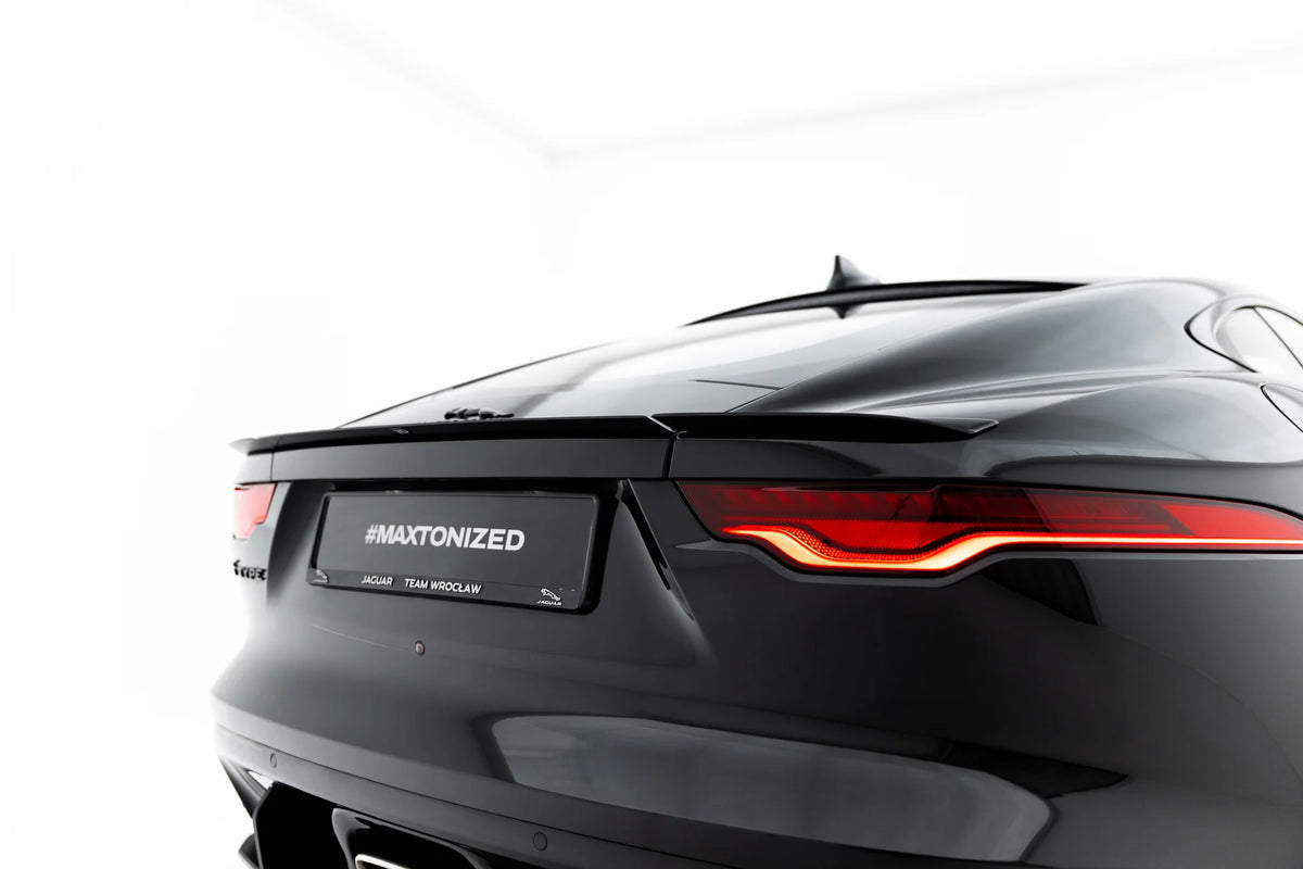 Bakparti på Jaguar F-Type med montert Spoiler Cap i ABS-plast