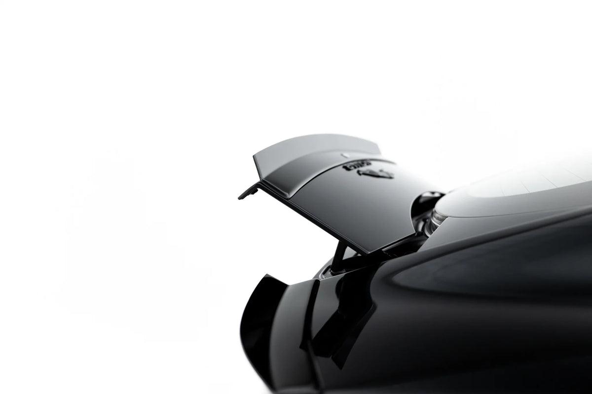 Detaljbilde av den nedtrukne øvre kanten på Spoiler Cap til Jaguar F-Type