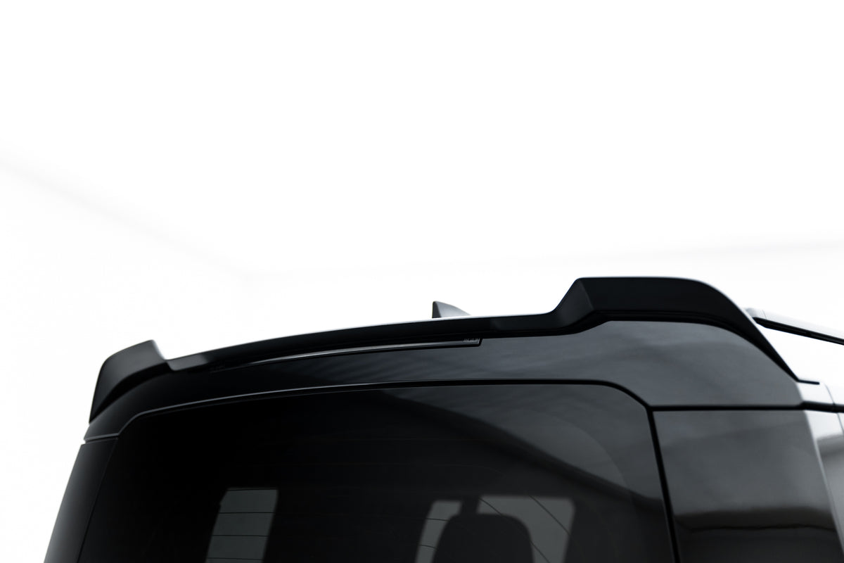 Maxton Design spoiler cap montert på Land Rover Defender bakfra