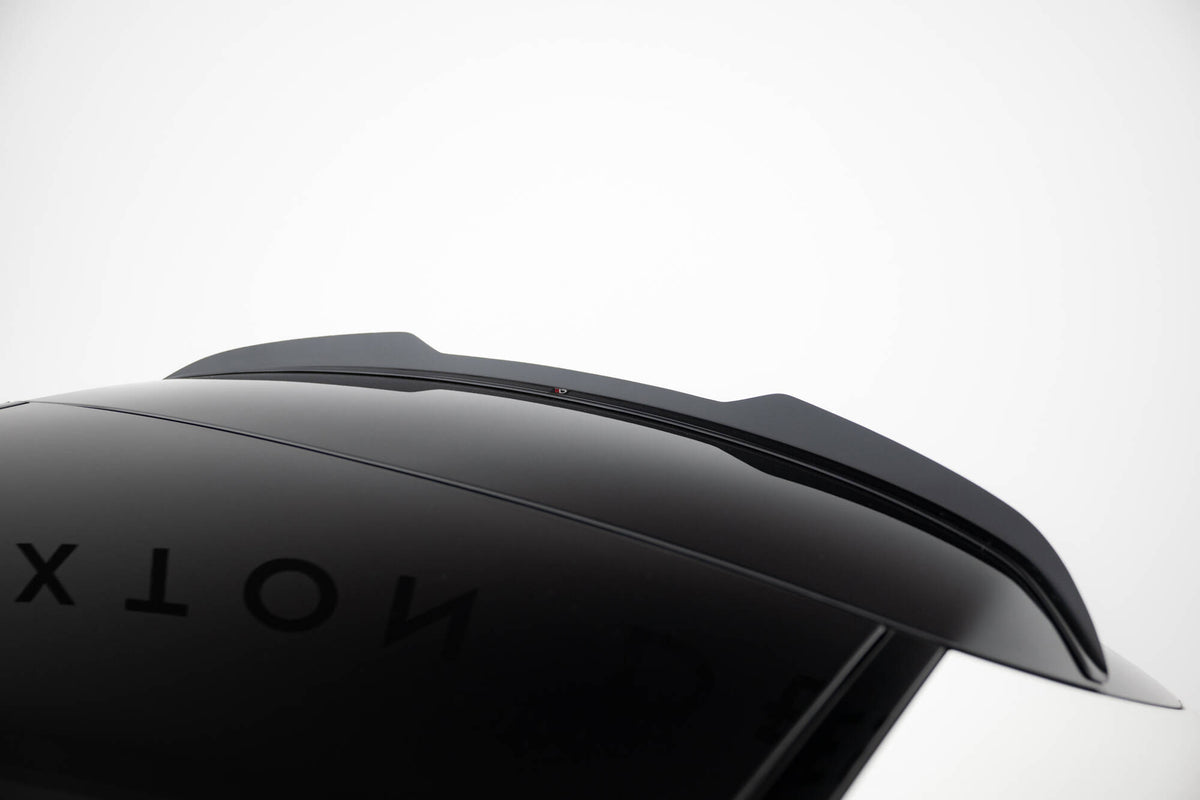 Maxton Design spoiler cap montert på bakluka til CLA Shooting Brake