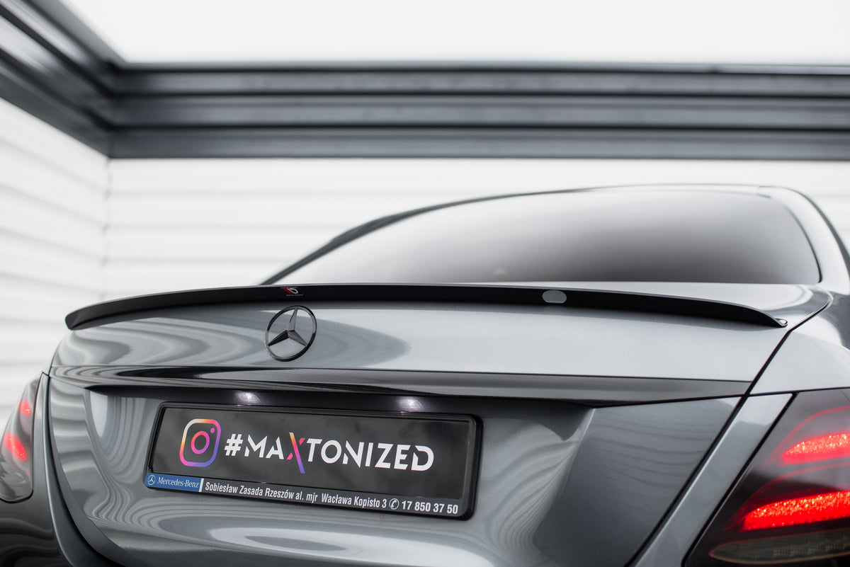 Spoiler Mercedes W213 AMG-Line AMG fra M-Maxton, montert på bil sett forfra