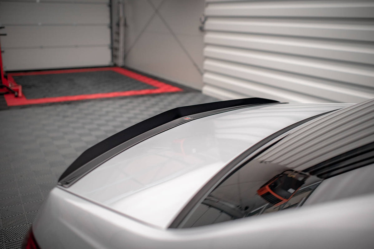 Nærbilde av spoiler cap i svart ABS-plast for Mercedes E-Klasse W212 Facelift
