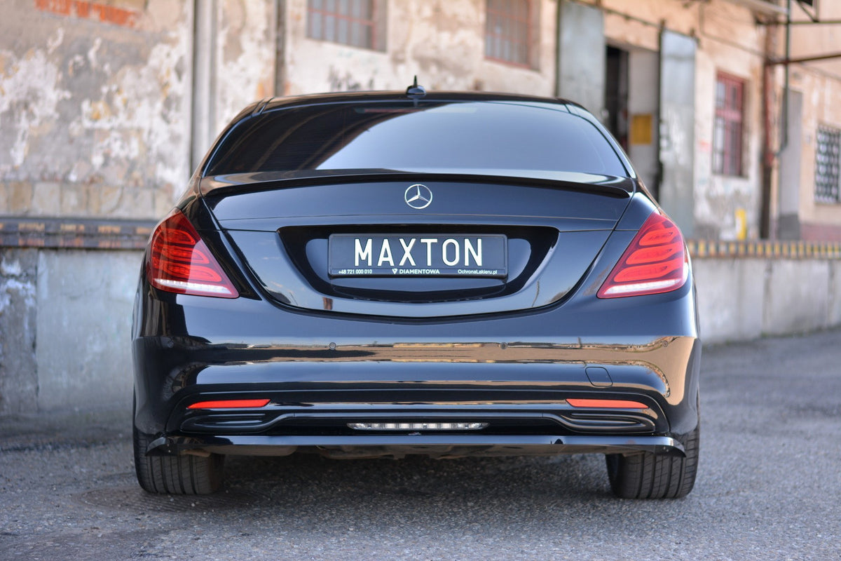 Maxton Design spoiler cap montert på taket av Mercedes S W222 i nærbilde