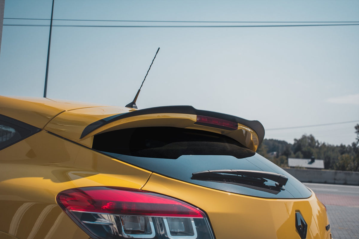 Maxton Design spoilerforlenger montert på Renault Megane 3 RS i nærbilde