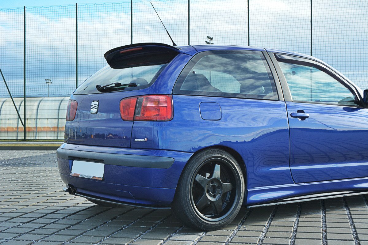 Maxton Design spoiler cap montert på bakluka til Seat Ibiza Cupra