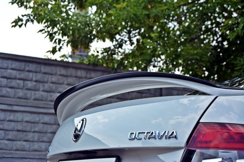 Spoiler cap til Skoda Octavia RS Hatchback i skrå vinkel