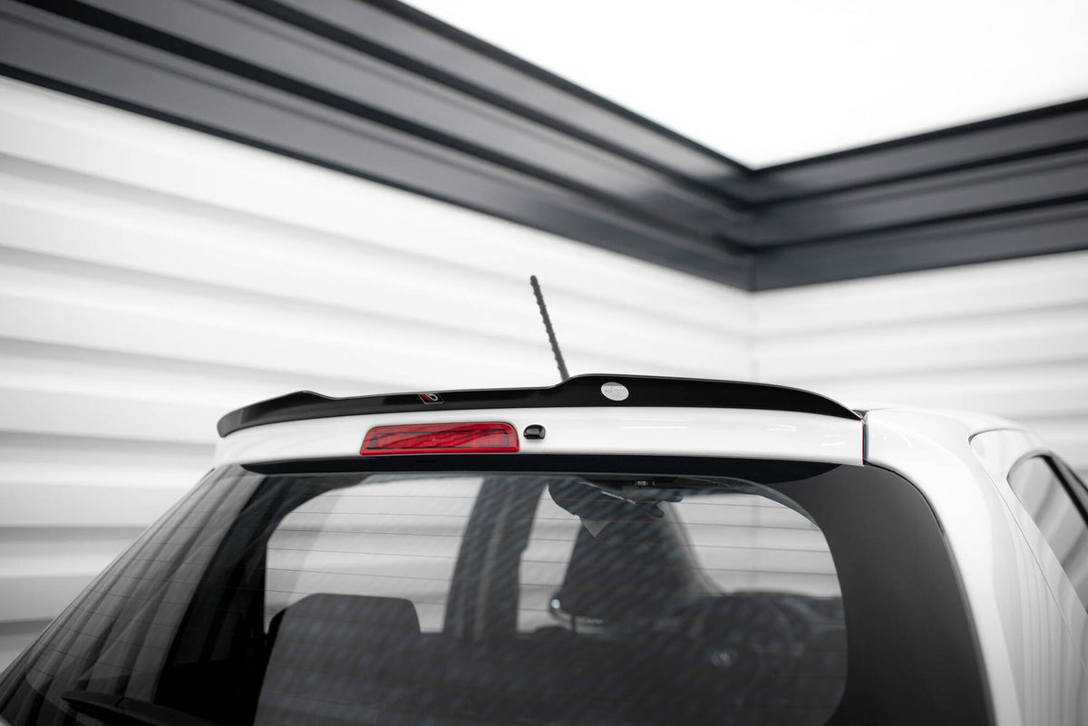 Spoiler cap til Toyota Yaris MK3 Facelift i strukturert svart sett bakfra