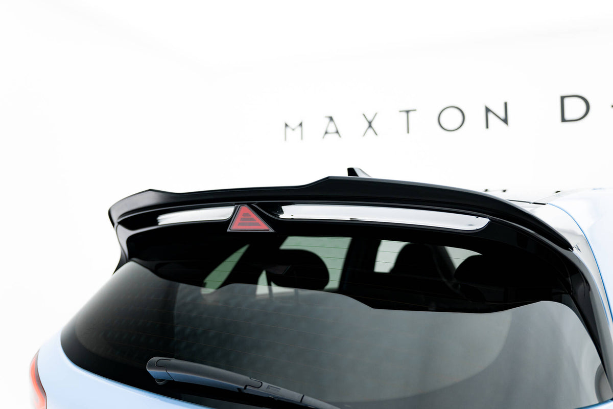 Spoiler cap V.2 til Hyundai I30 N Hatchback i sort finish, sett ovenfra