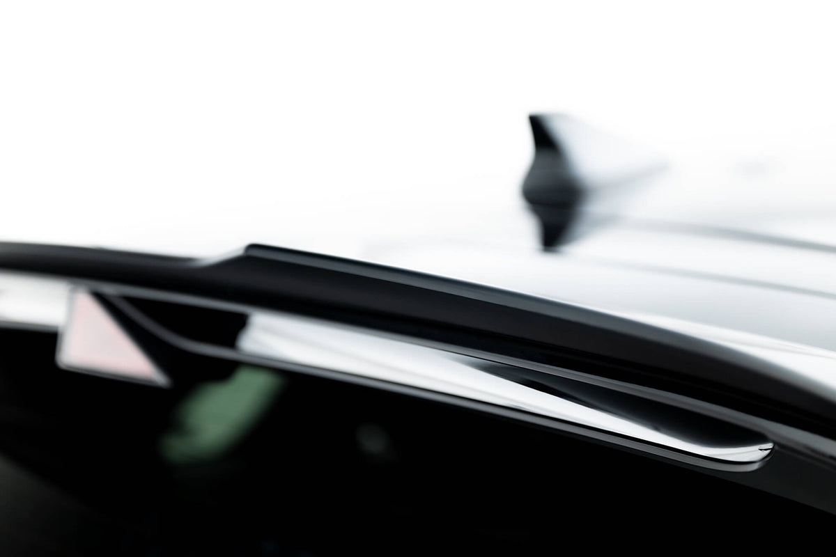 Spoilerforlenger til Hyundai I30 N Hatchback MK3 med synlig 3M-tape på undersiden