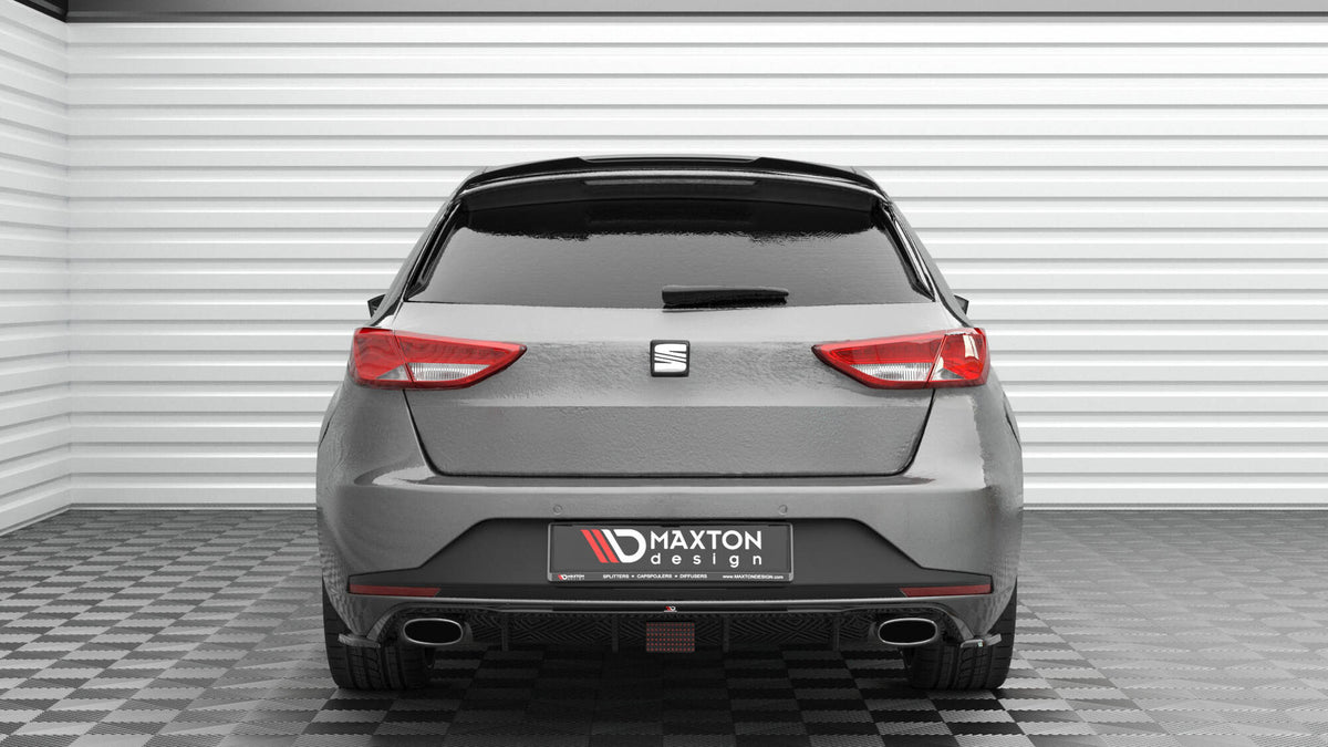 Spoilerforlenger montert på Seat Leon Cupra Sportstourer hekk i nærbilde