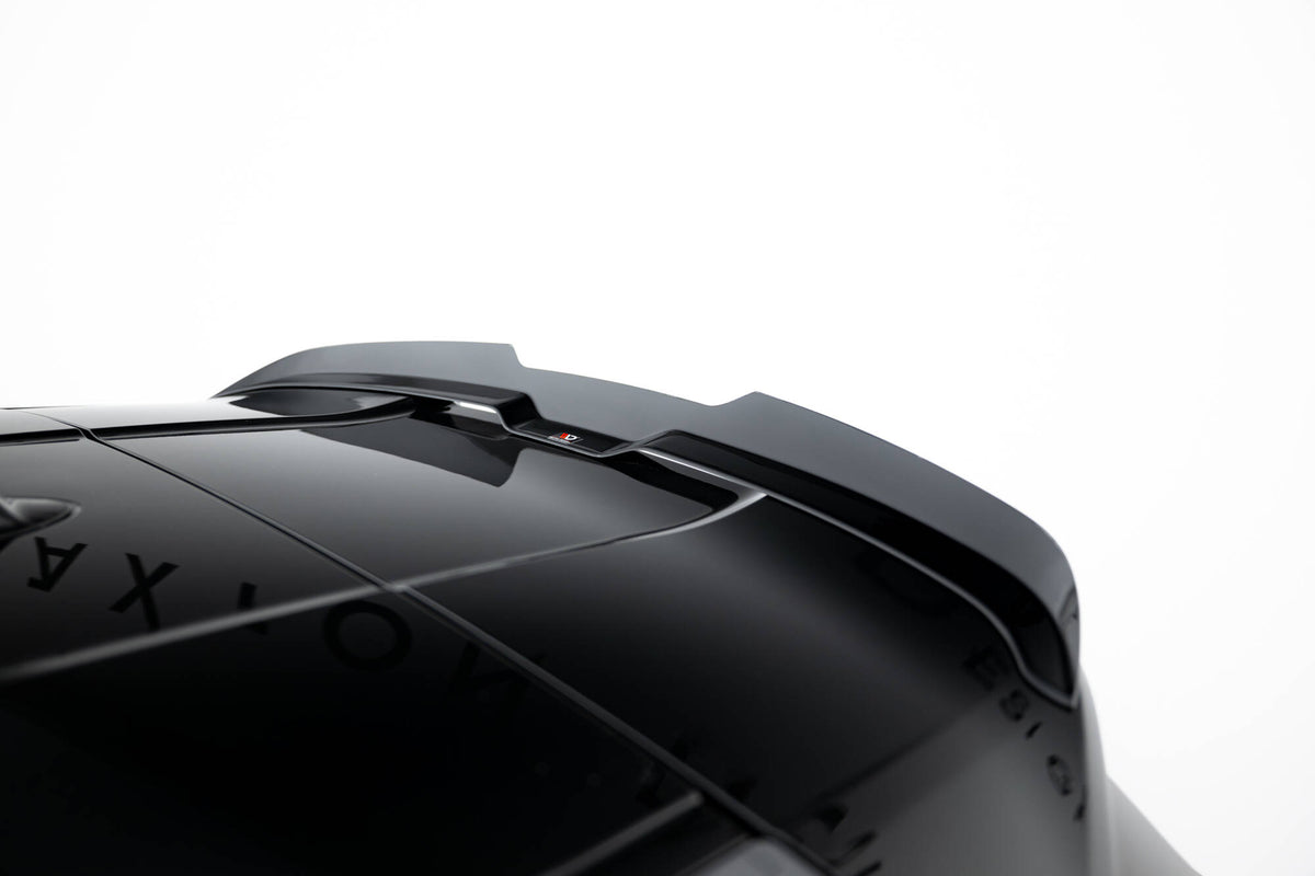 Detaljbilde av blank sort finish på spoiler cap til BMW 1-serie F70