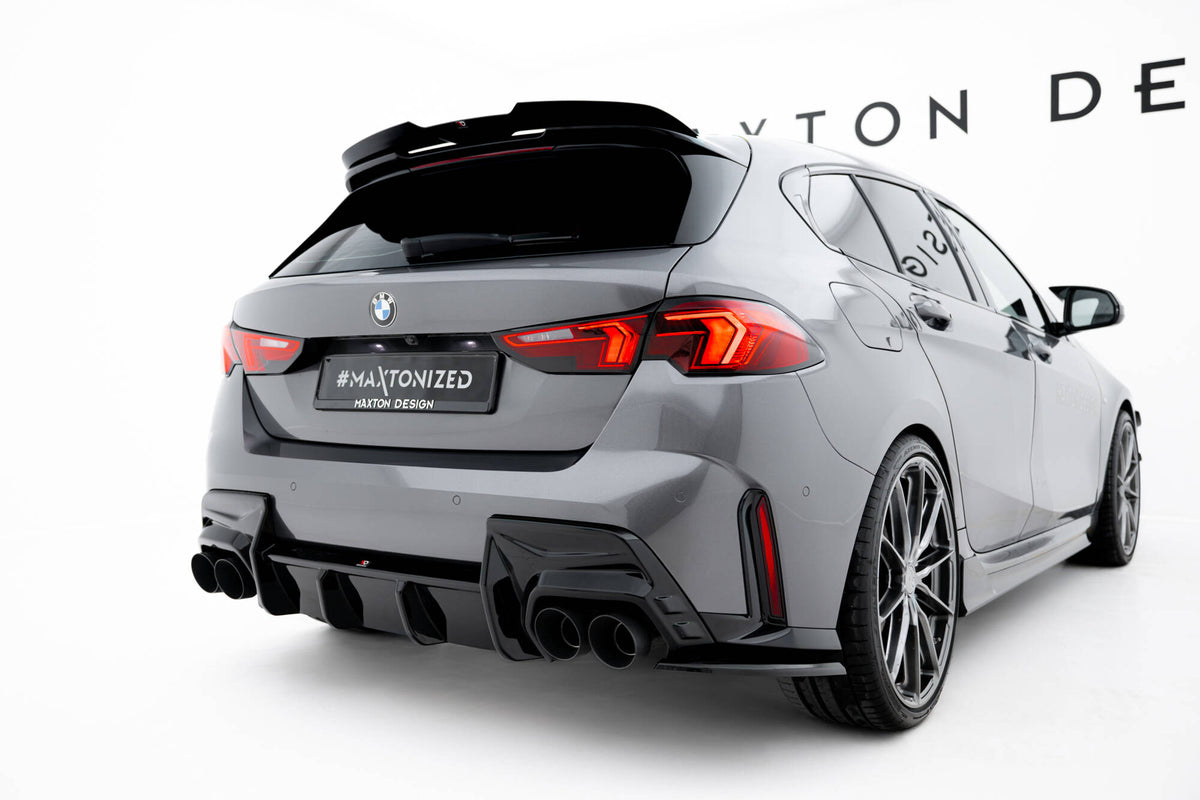 Nærbilde av Spoiler Cap V.3 til BMW M135i F70 i ABS Gloss Black