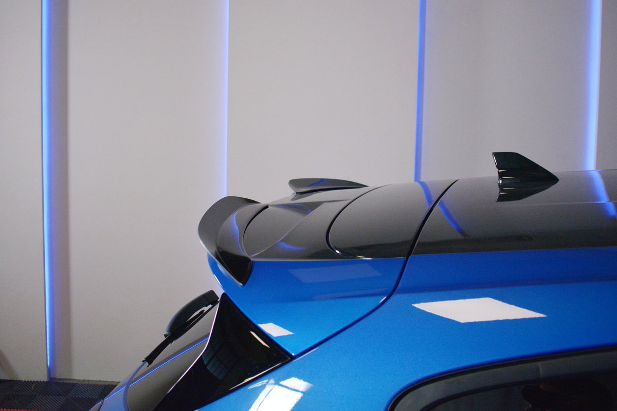Maxton Design spoilerforlenger V.3 montert på Ford Focus MK4 Hatchback bakfra